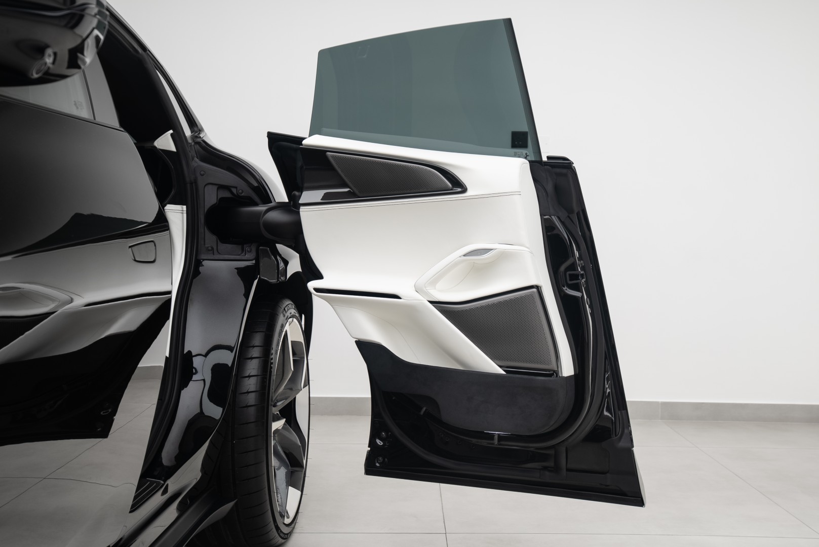 2025 FERRARI PUROSANGUE | FULL CARBON | MAIN DEALER SERVICE | HIGH SPEC